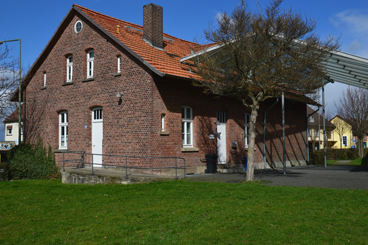 Haus sontra rotes Möbel gebraucht